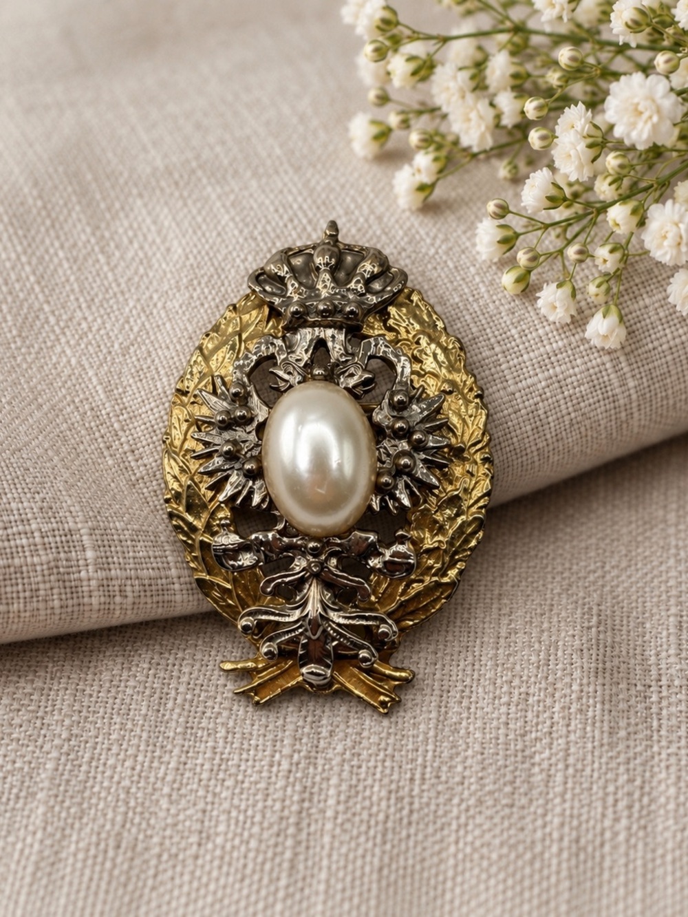 Vintage Regal Crown & Faux Pearl Crest Brooch